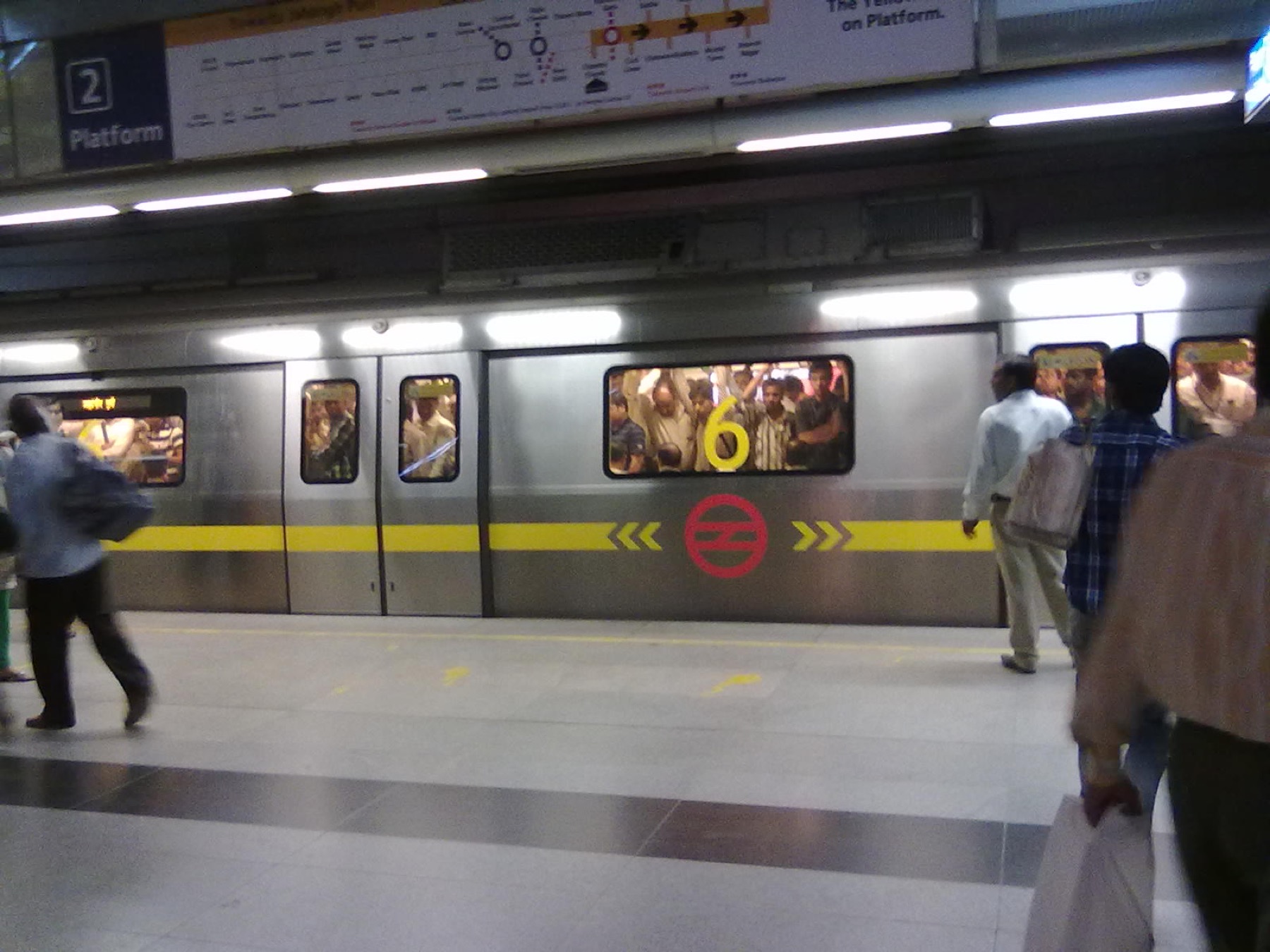 Delhi, India: 22 consejos sobre qué ver y hacer en 2026 3 Andén del metro en Delhi