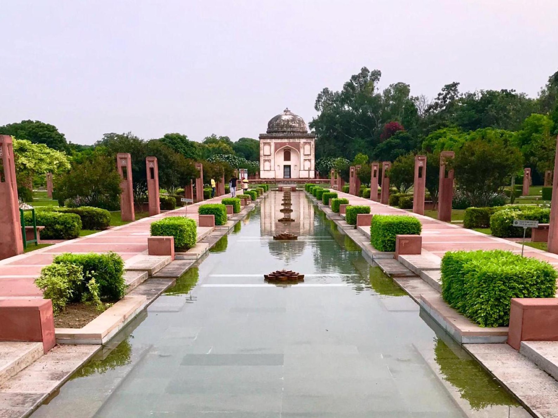 Delhi, India: 22 consejos sobre qué ver y hacer en 2026 16 Jardines de Sunder Nursery con canal de agua