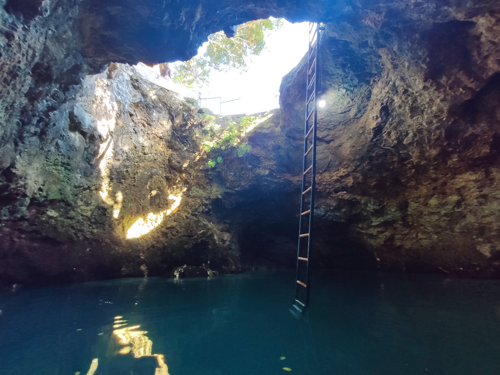 Montego Bay, Jamaika: 22 Tipps für 2026 – was du sehen und unternehmen kannst 16 Höhle mit Becken Blue Hole Mineral Spring