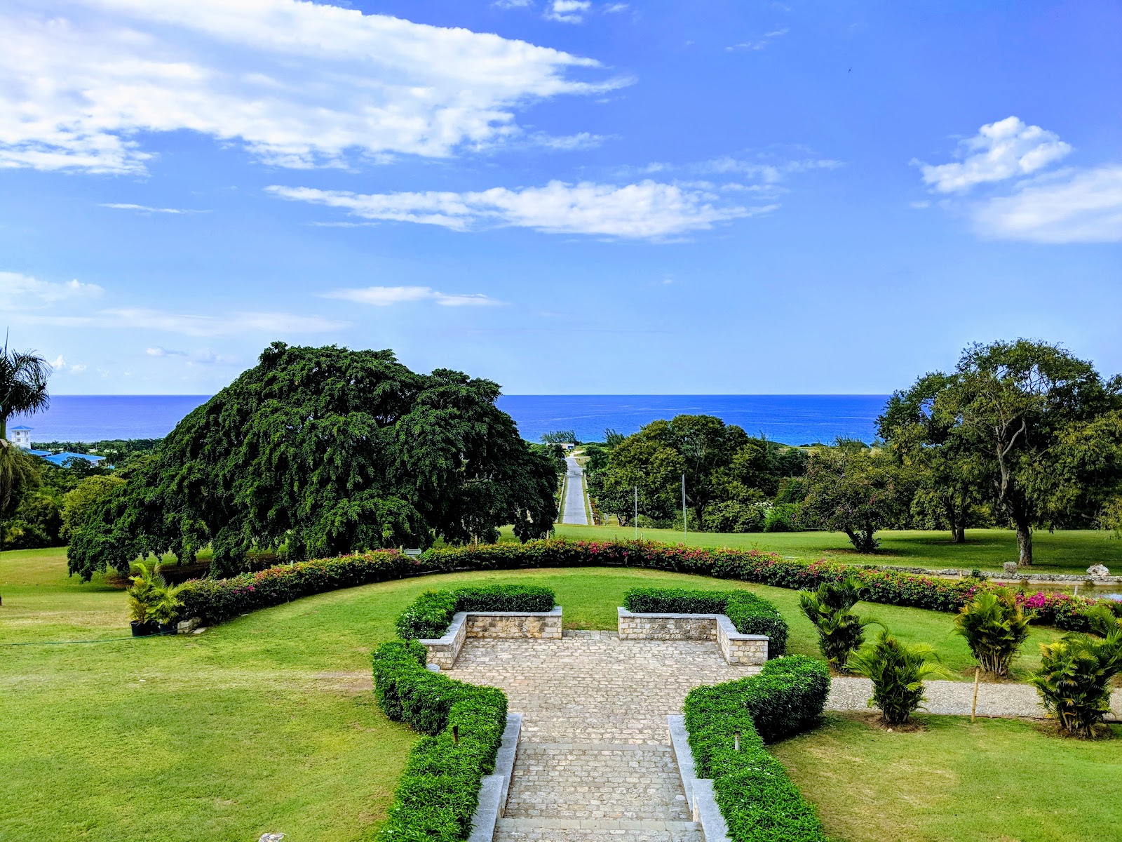 Montego Bay, Jamaika: 22 Tipps für 2026 – was du sehen und unternehmen kannst 5 Garten vor dem Rose Hall Great House