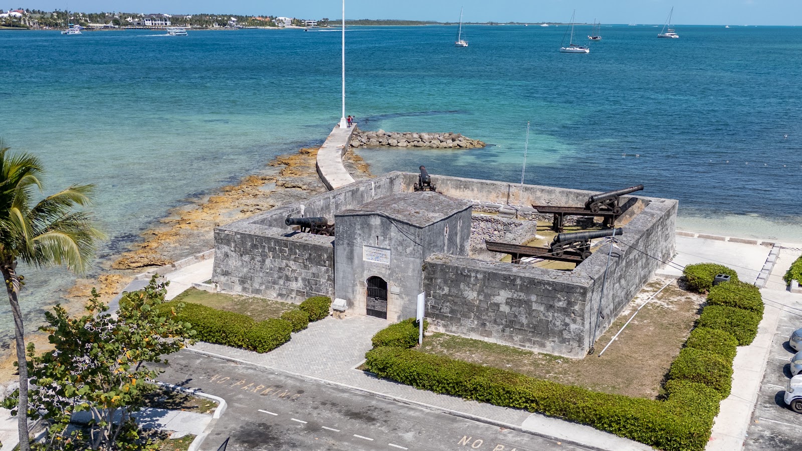 Nassau Bahamy: 22 atrakcje i praktyczne wskazówki na 2026 20 Fort Montagu na wschodnim wybrzeżu Nassau