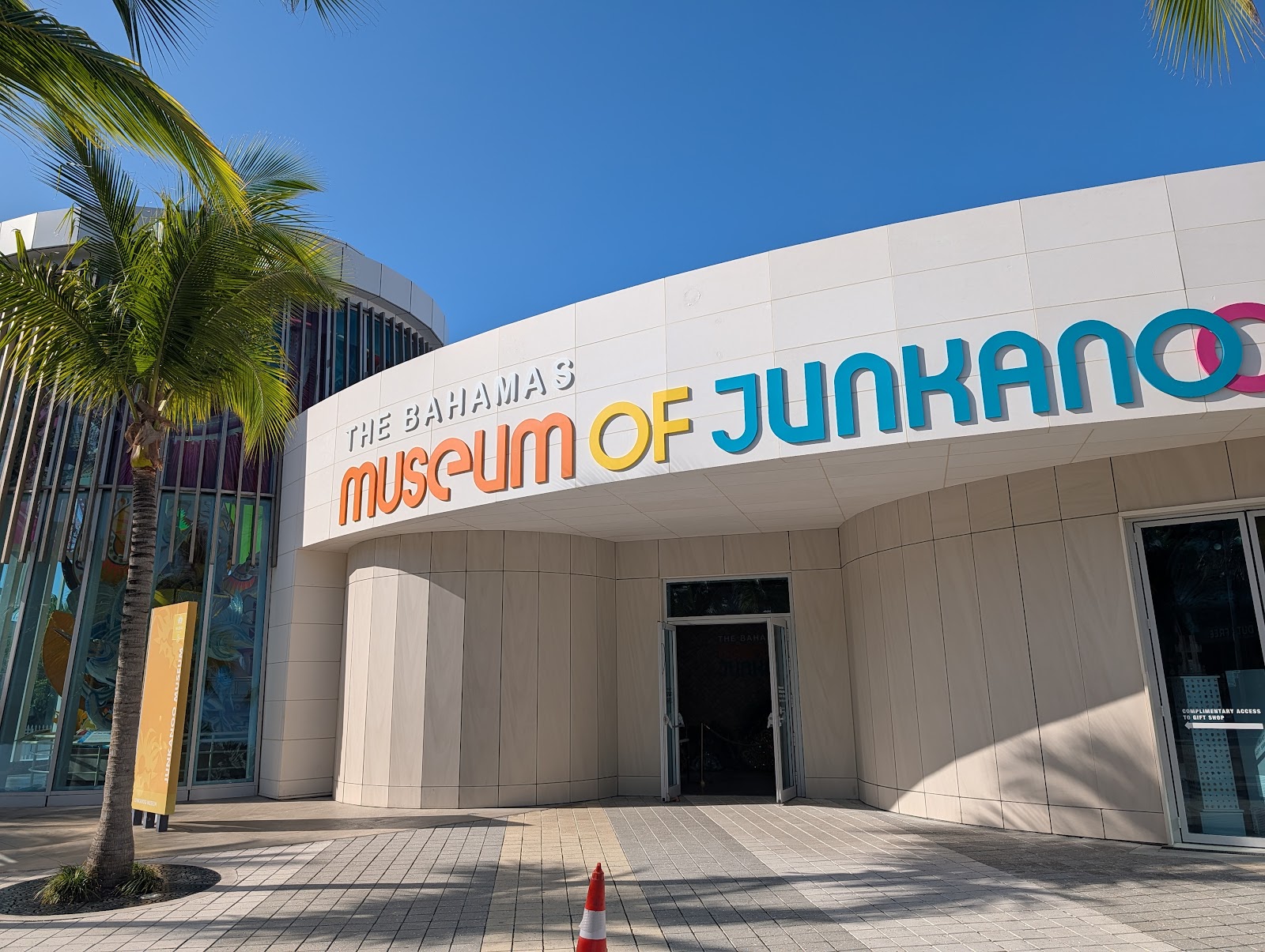 Nassau Bahamy: 22 atrakcje i praktyczne wskazówki na 2026 6 Muzeum Junkanoo w porcie Nassau
