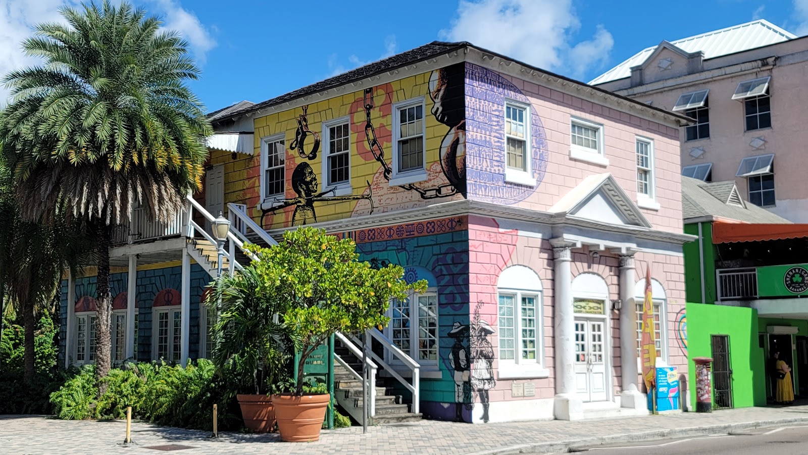 Nassau Bahamy: 22 atrakcje i praktyczne wskazówki na 2026 3 Budynek Vendue House mieszczący Muzeum Pompeya w Nassau
