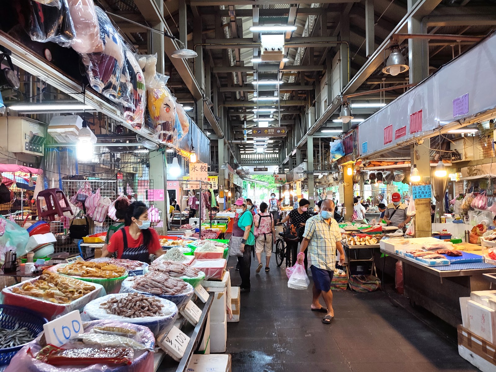 Taipeh Taiwan: 22 Tipps für deine Reise 2026 13 Stände in der Markthalle des Shilin-Nachtmarkts