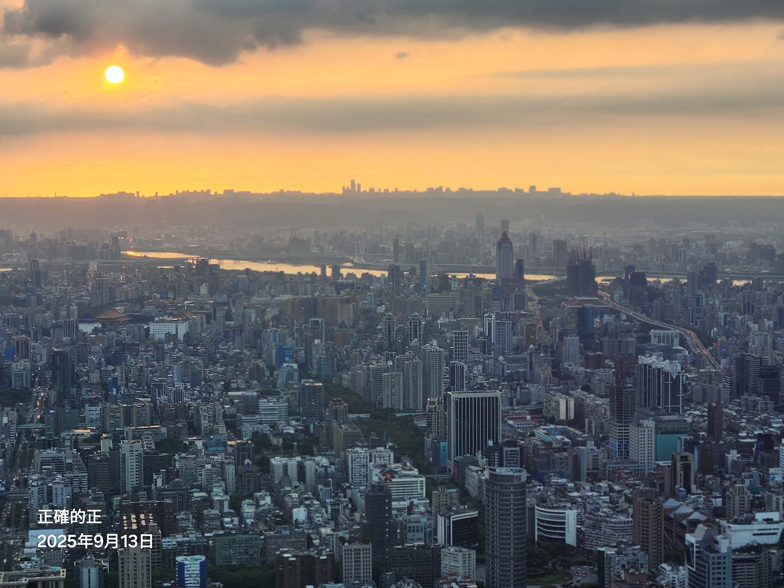 Taipeh Taiwan: 22 Tipps für deine Reise 2026 1 Taipeh bei Sonnenuntergang von oben