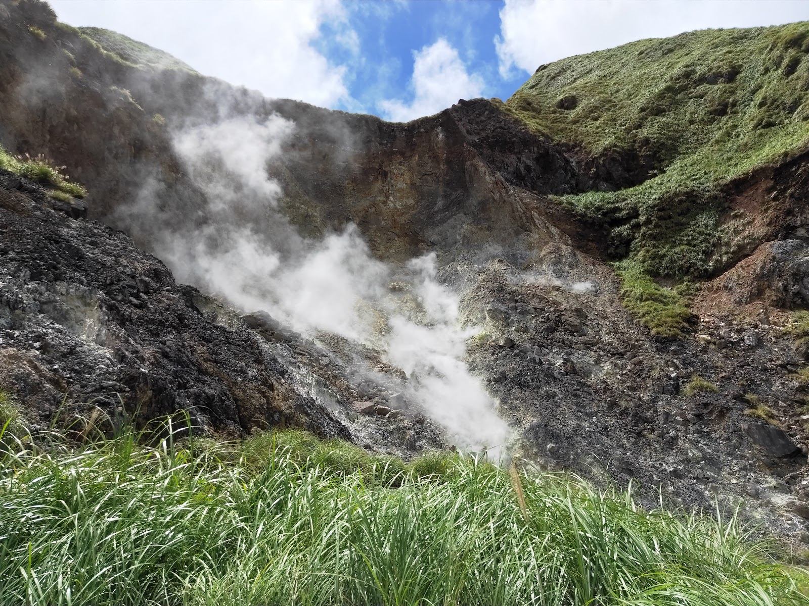 Taipeh Taiwan: 22 Tipps für deine Reise 2026 19 Dampfende Fumarolen von Xiaoyoukeng im Yangmingshan