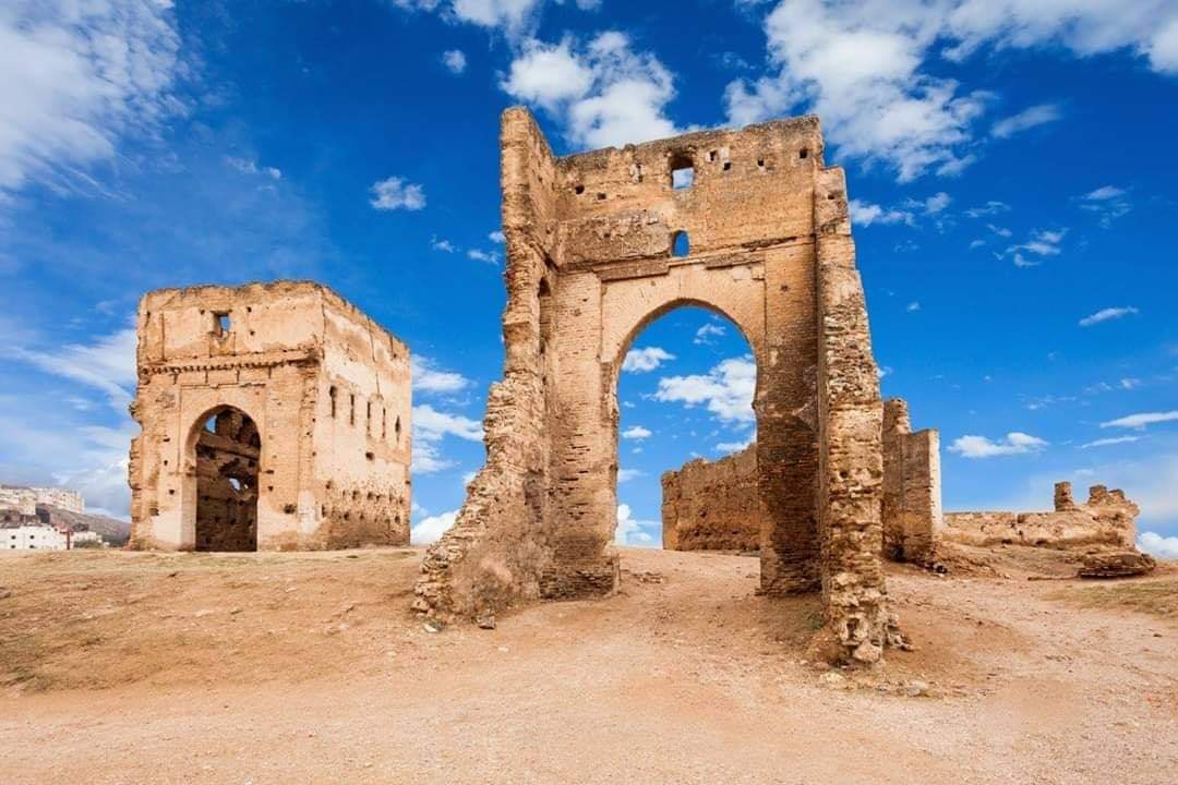 Fès, Marokko: 22 Tipps, was du 2026 sehen und erleben solltest 16 Ruinen der Meriniden-Gräber über Fès