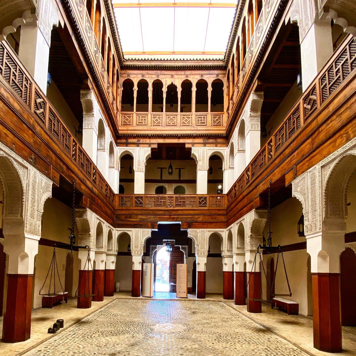 Fès, Marokko: 22 Tipps, was du 2026 sehen und erleben solltest 9 Innenhof des Museums Nejjarine
