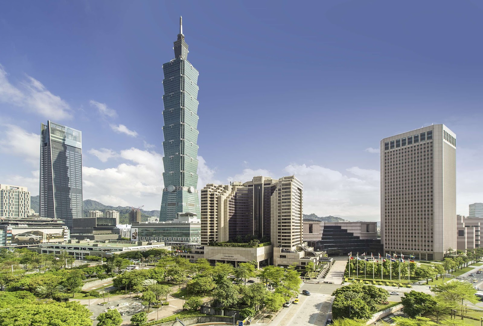 Gdzie spać w Tajpej: 18 hoteli według dzielnic w 2026 roku 9 Hotel Grand Hyatt Taipei