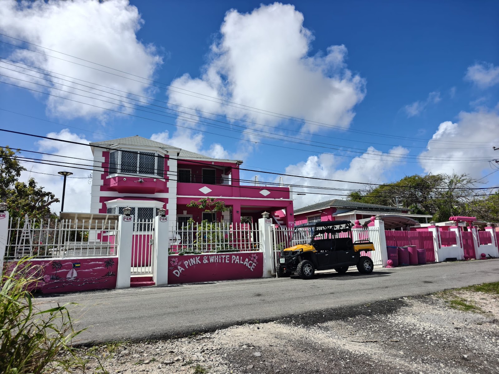 Nassau Bahamy: gdzie nocować? 18 hoteli i resortów 6 Pensjonat Da Pink and White Palace