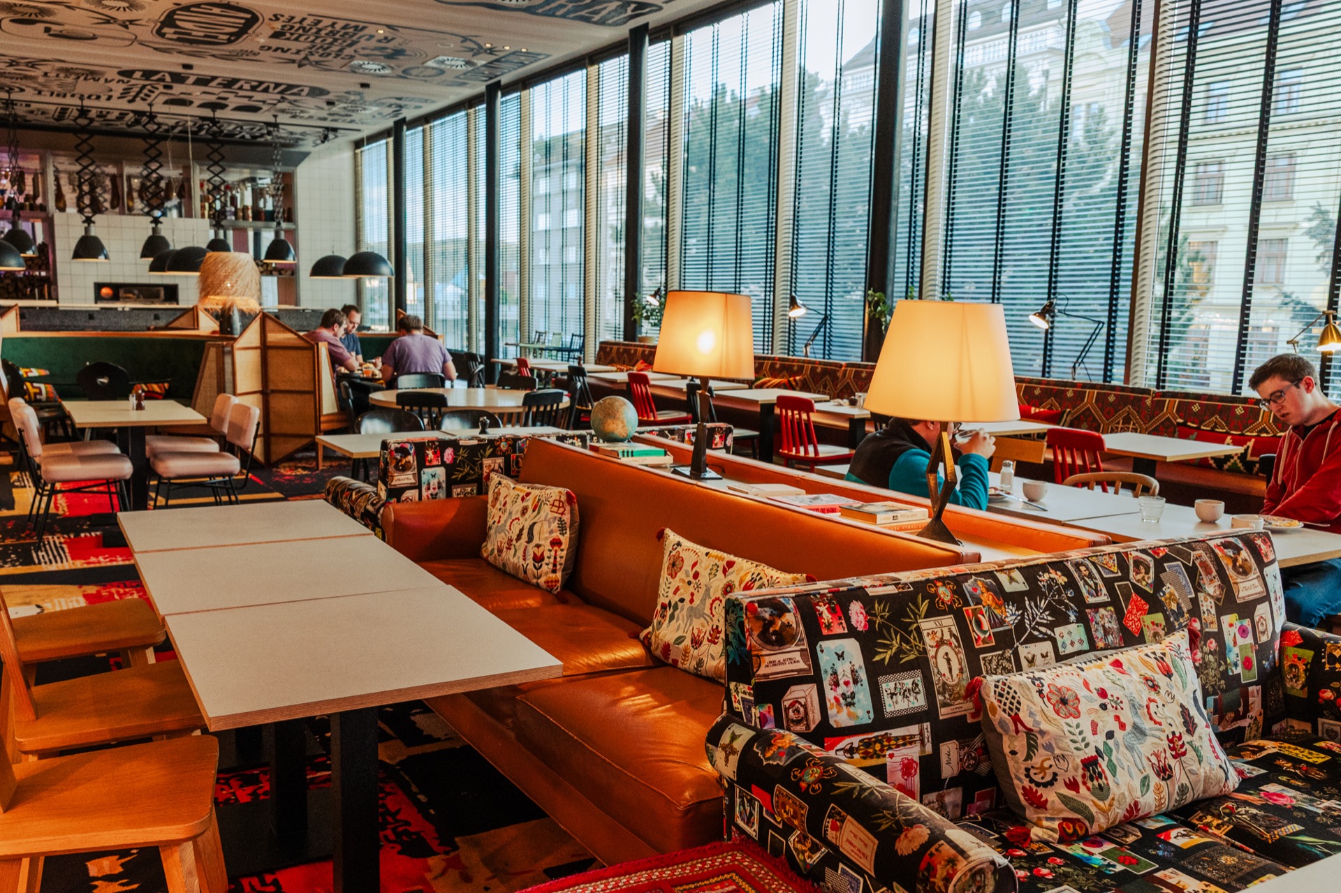 Mama Shelter Praha: recenze hotelu, kde vás hlídá Darth Vader 1 Restaurace Mama Shelter Praha, kde se v neděli koná brunch
