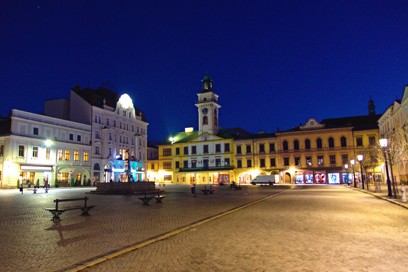 Mercados navideños de Bielsko-Biała 2026: fechas y programa 16 Rynek de Cieszyn al atardecer