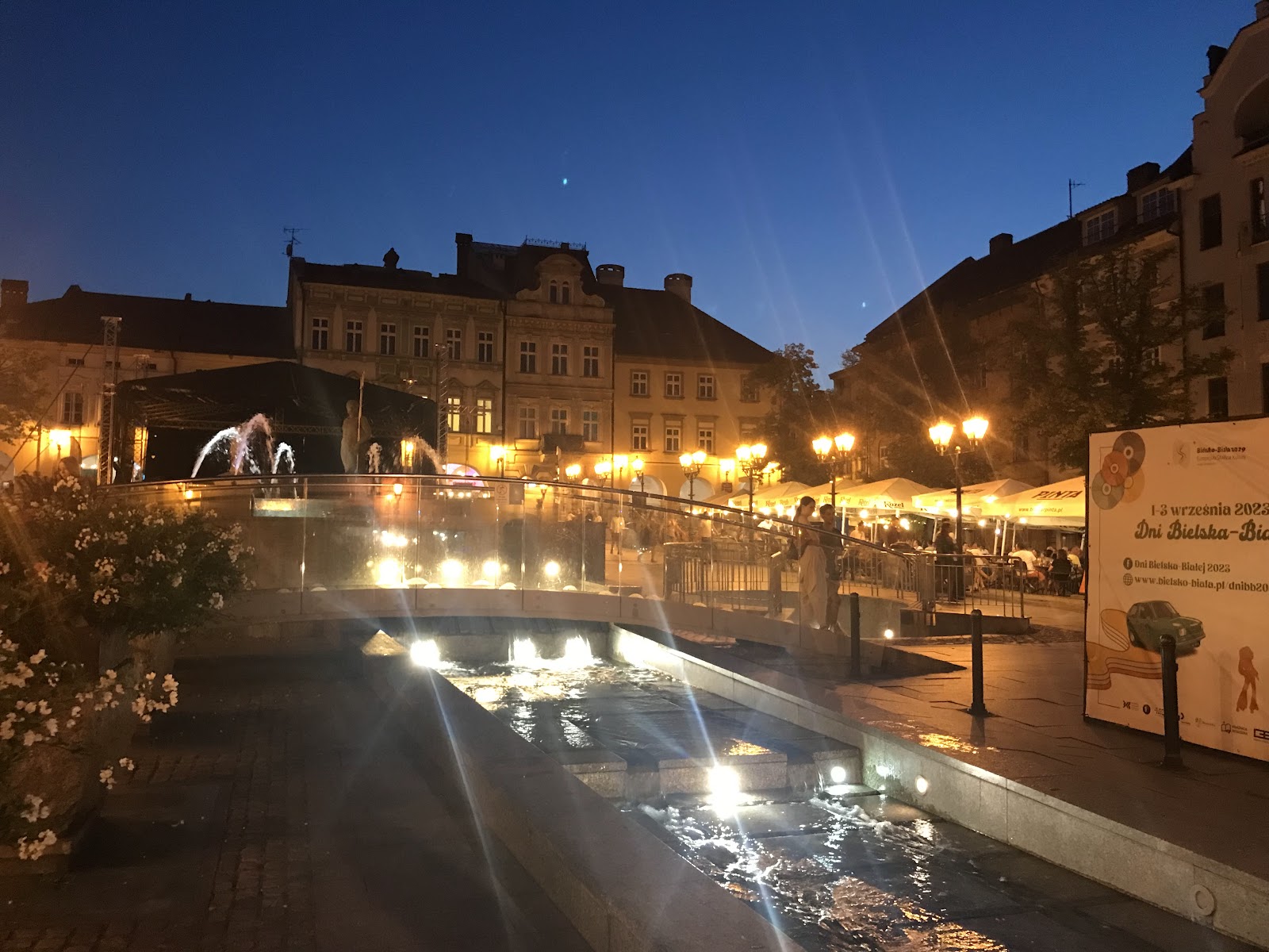 Mercados navideños de Bielsko-Biała 2026: fechas y programa 5 Rynek en el Casco Antiguo de Bielsko por la noche