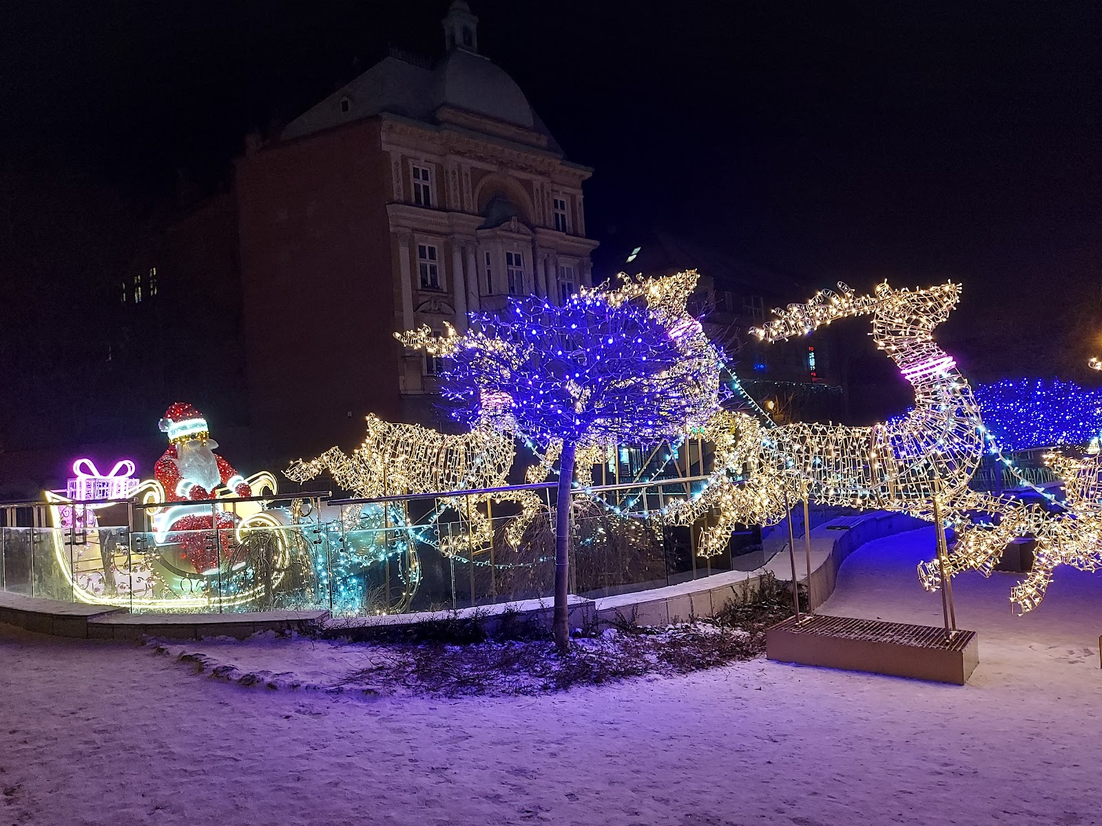 Mercados navideños de Bielsko-Biała 2026: fechas y programa 12 Renos iluminados en la calle 11 Listopada