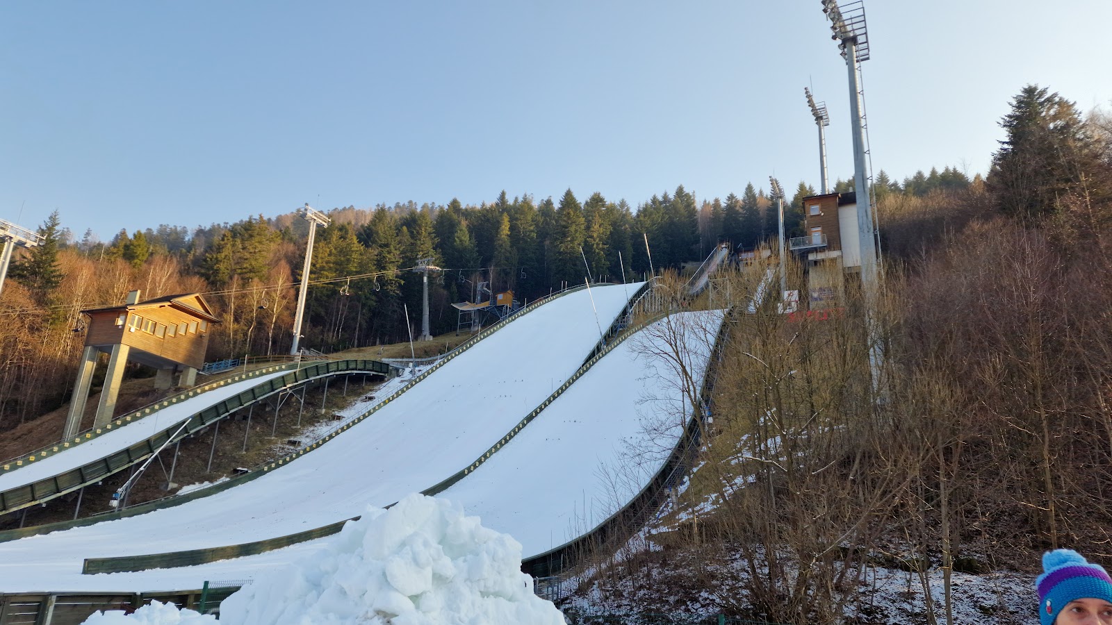Mercados navideños de Bielsko-Biała 2026: fechas y programa 15 Trampolines de saltos en Szczyrk bajo la nieve