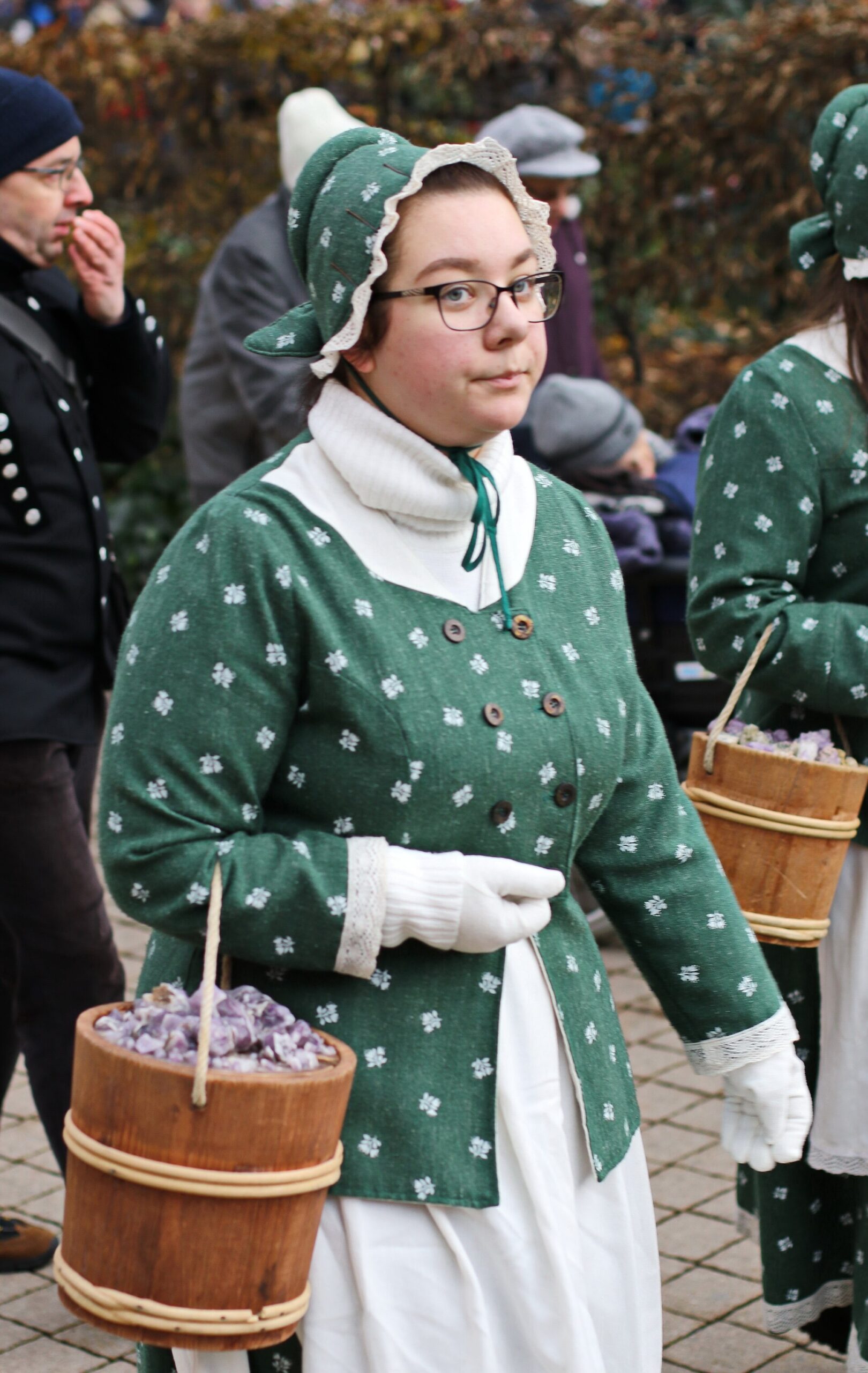 Chemnitz Christmas Market 2026: Pyramid & Bergparade 7 Female participant in the Bergparade wearing a traditional miner's costume