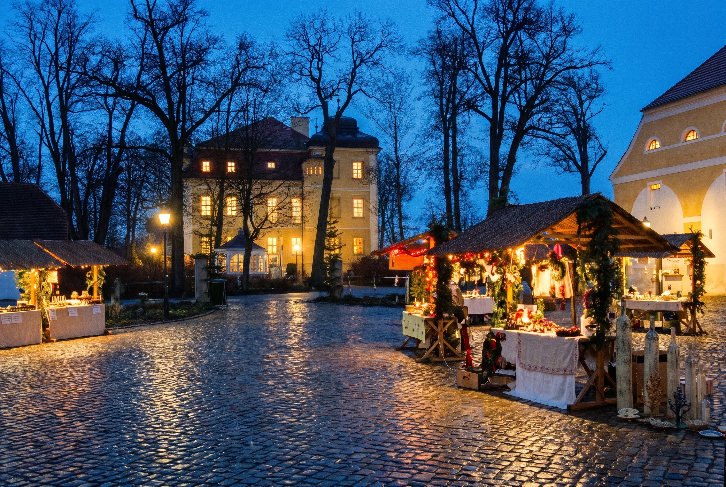Jelenia Góran joulumarkkinat 2026: tori ja Karpacz 9 Adventtimarkkinat Łomnica-palatsin luona Pyhän Nikolauksen kanssa