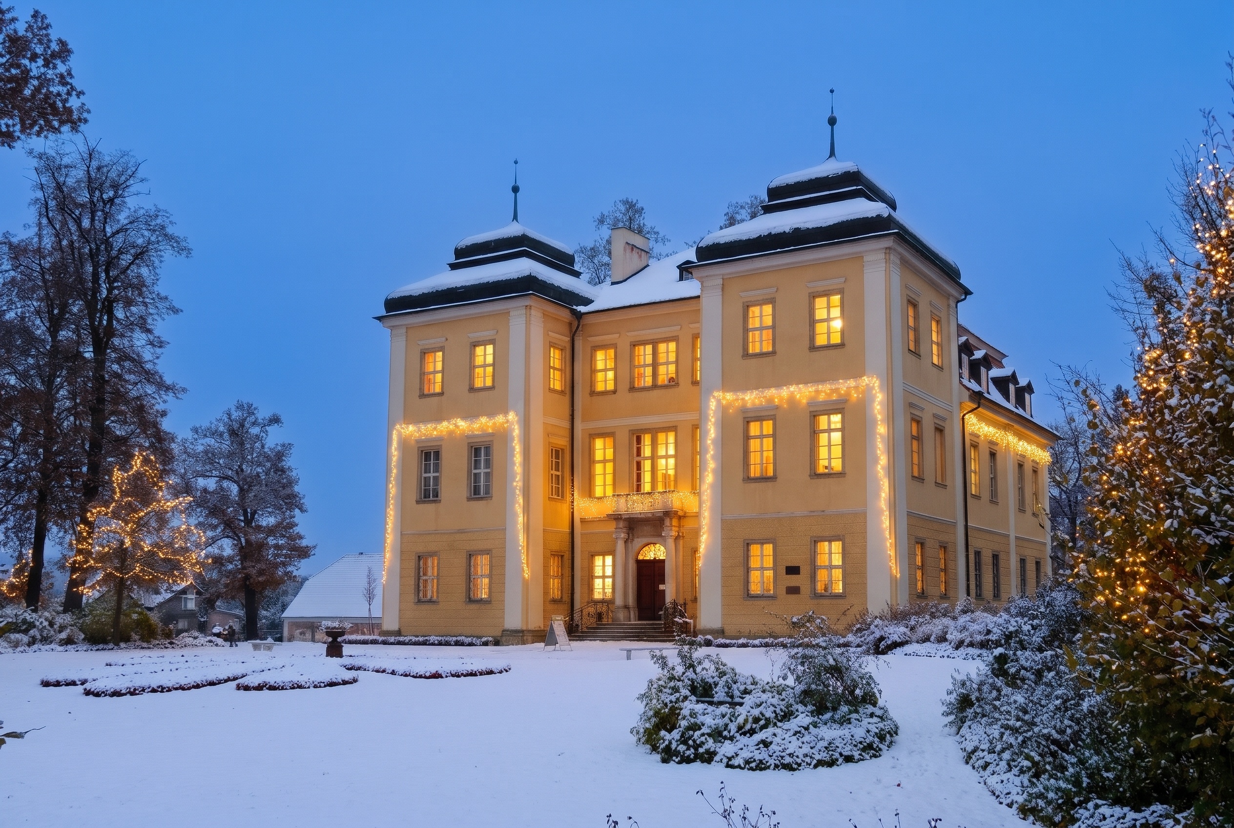 Jelenia Góran joulumarkkinat 2026: tori ja Karpacz 10 Łomnica-palatsi
