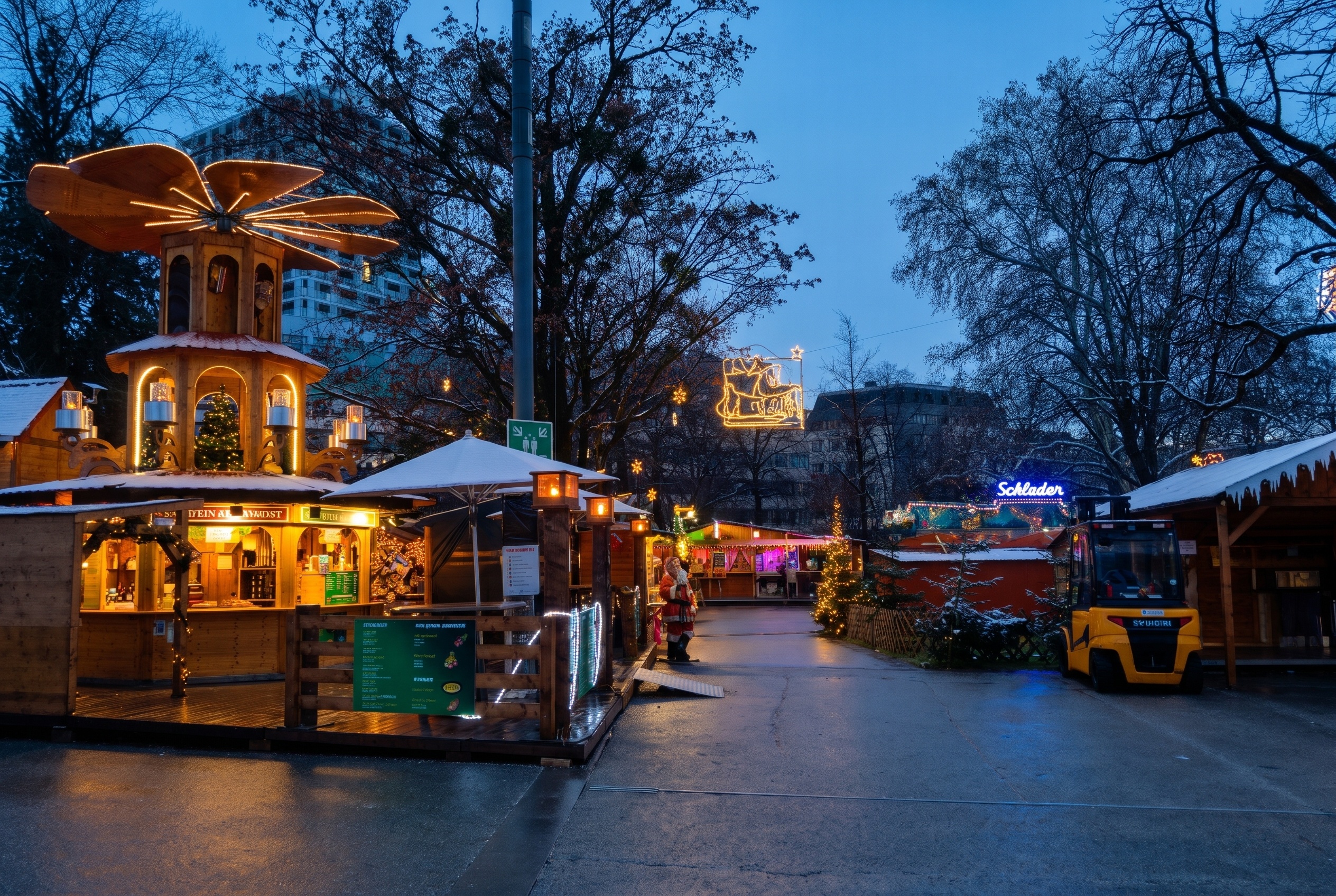 Weihnachtsmärkte Linz 2026: 5 Märkte, Bimmelbahn und Parken 6 Weihnachtspyramide auf dem Markt im Volksgarten
