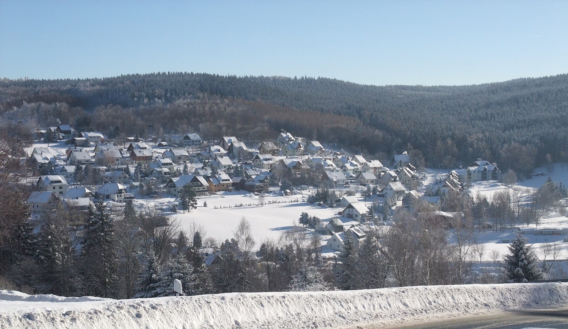 Mercados Navideños de Marienberg 2026: Bergparade y Consejos 5 Montes Metálicos nevados cerca de Marienberg