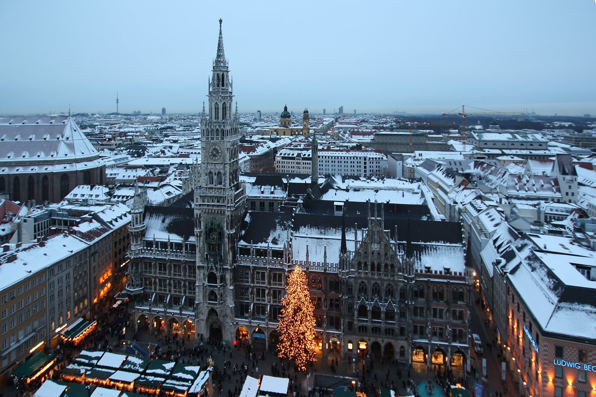 Mercados de Navidad de Múnich 2026: fechas, mercados y P+R 16 Múnich nevado con el ayuntamiento desde las alturas