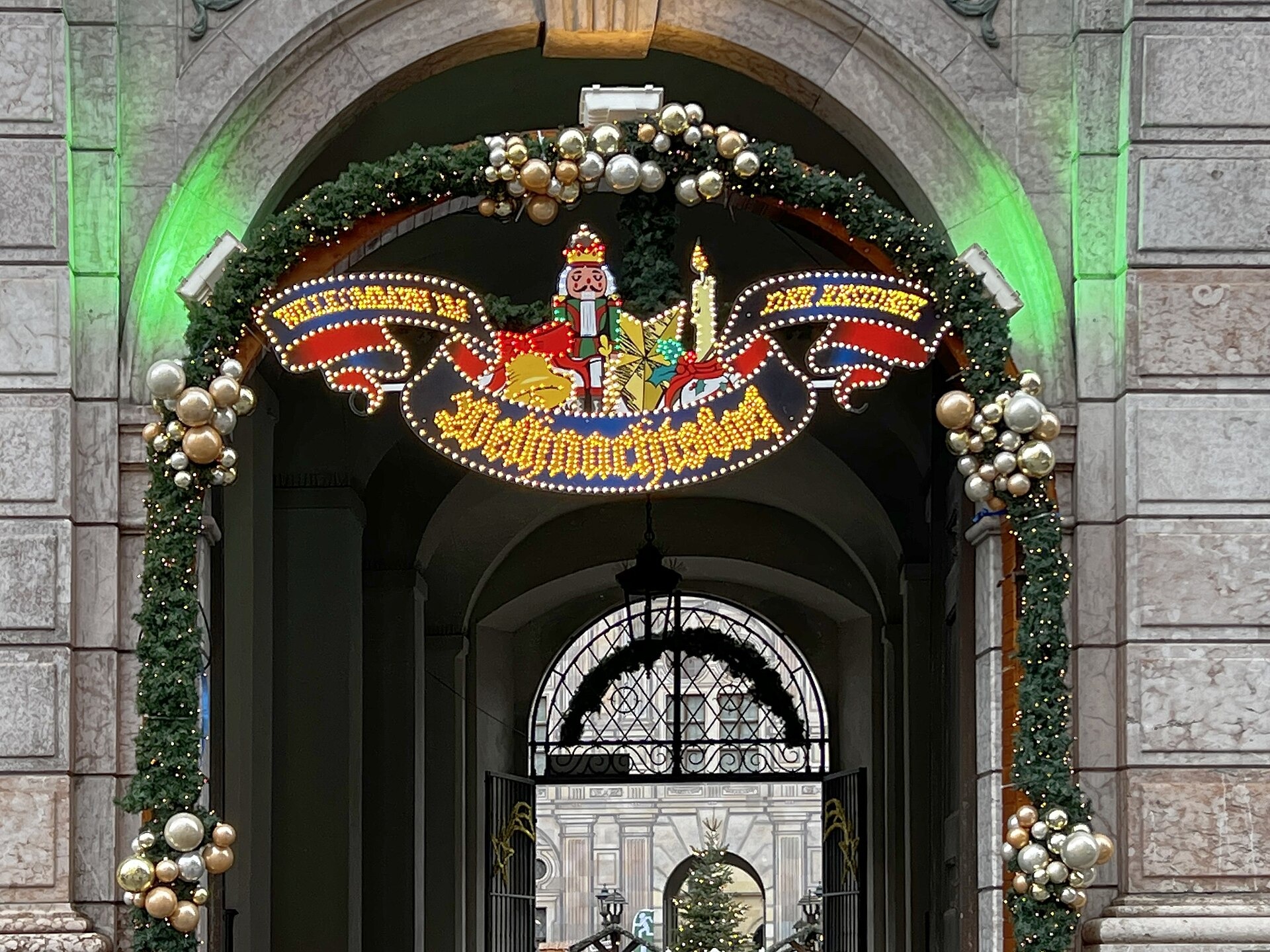 Mercados de Navidad de Múnich 2026: fechas, mercados y P+R 7 Entrada al Weihnachtsdorf en la Residenz