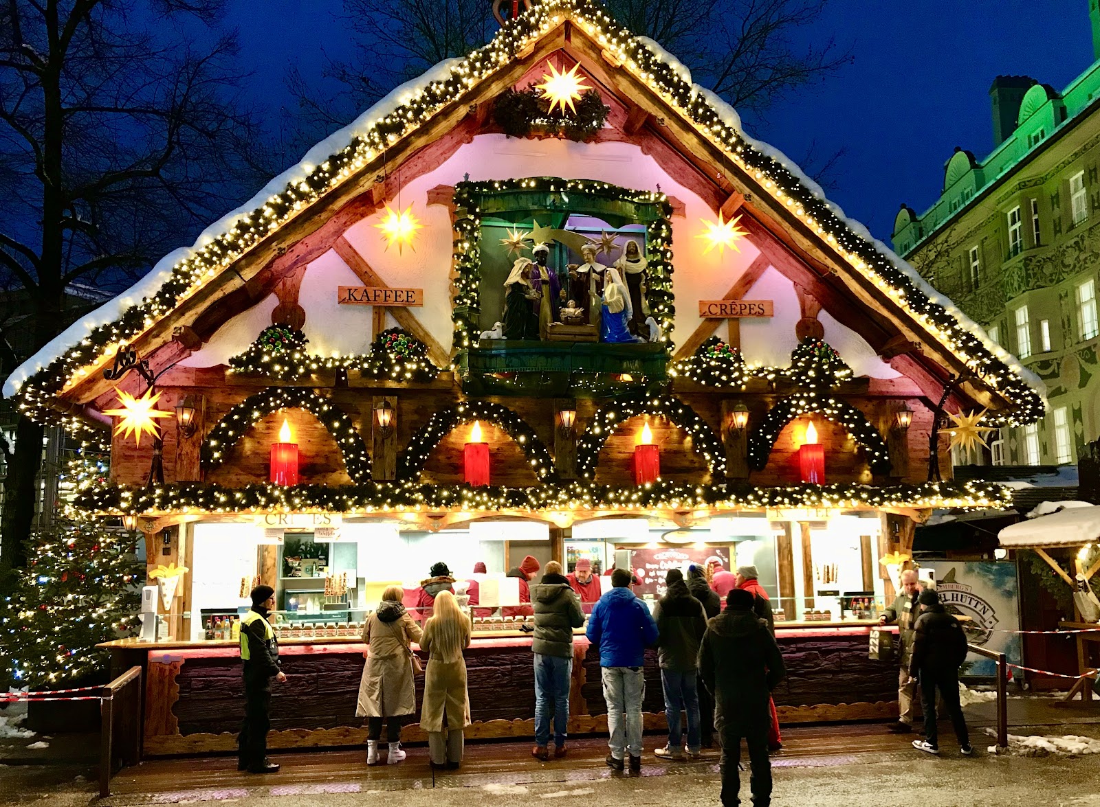 Mercados de Navidad de Múnich 2026: fechas, mercados y P+R 2 Puesto iluminado en el Christkindlmarkt de Múnich
