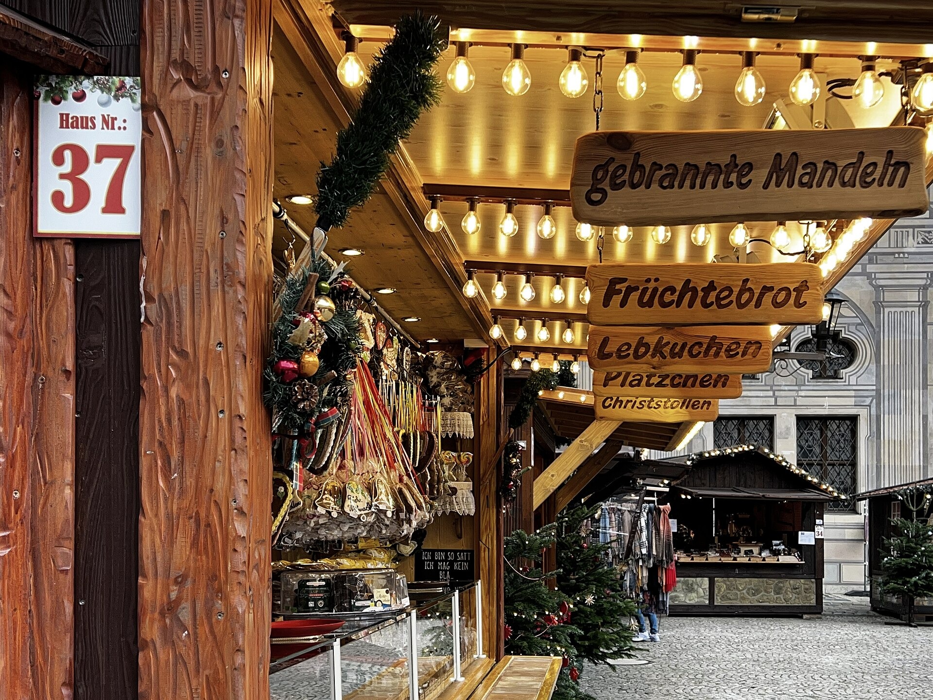 Mercados de Navidad de Múnich 2026: fechas, mercados y P+R 17 Puesto con almendras garrapiñadas y pan de jengibre en Múnich