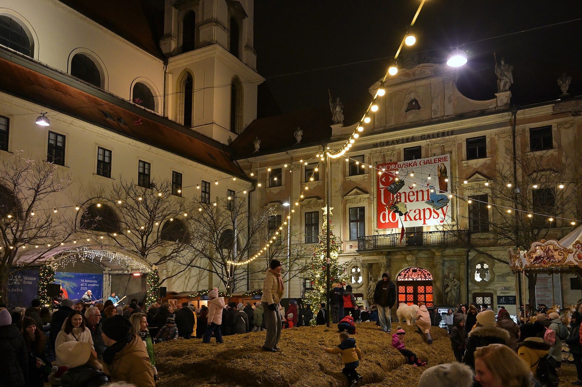 Weihnachtsmärkte in Mähren 2026: 13 schönste Orte 2 Weihnachtsmarkt in Brünn am Abend