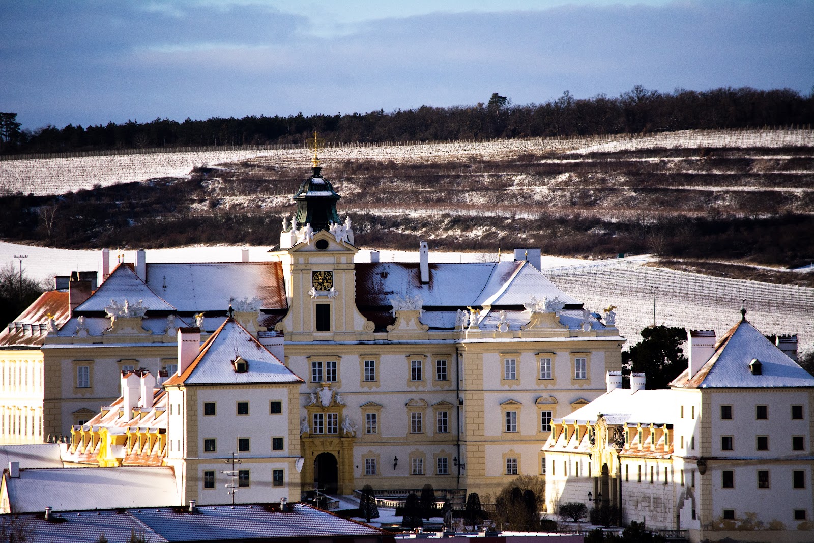 Weihnachtsmärkte in Mähren 2026: 13 schönste Orte 15 Schloss Valtice im Winter