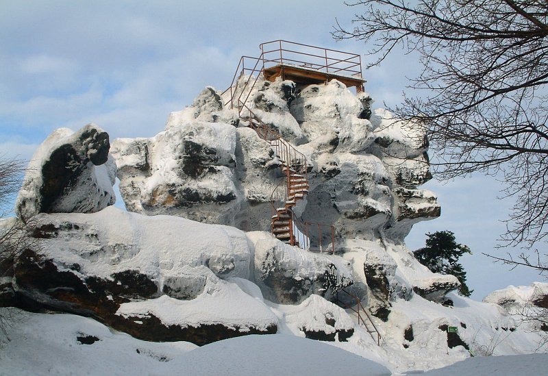 Mercados de Navidad de Zittau 2026: fechas, tren y aparcamiento 5 Rocas de arenisca en Oybin bajo la nieve