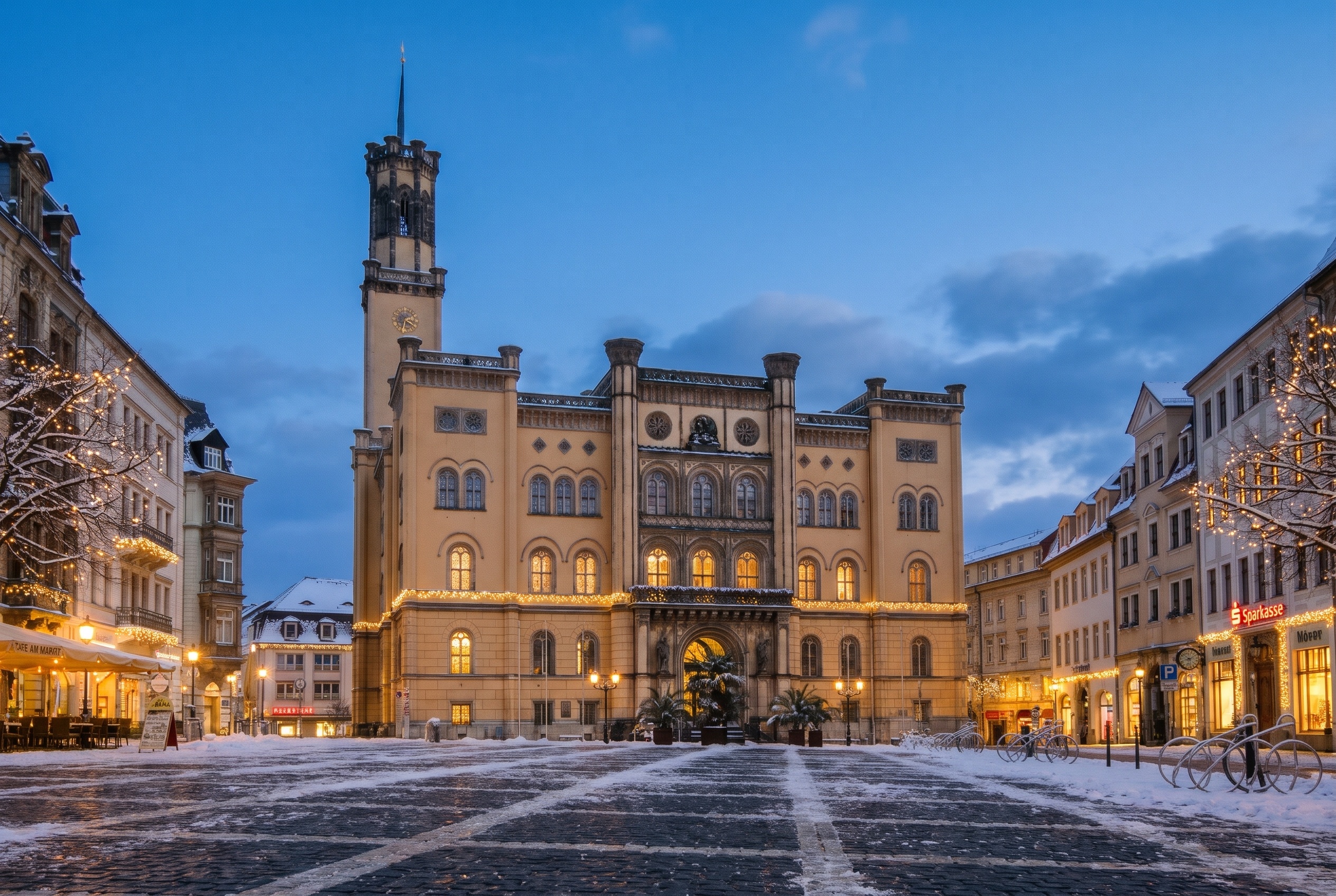 Mercados de Navidad de Zittau 2026: fechas, tren y aparcamiento 2 Ayuntamiento y plaza de Zittau en invierno
